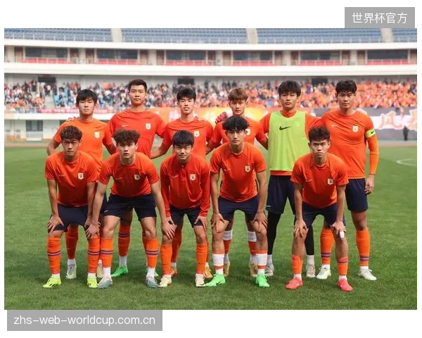山东泰山仅两人半程全勤，阵容轮换与年轻球员成长面临阵痛。